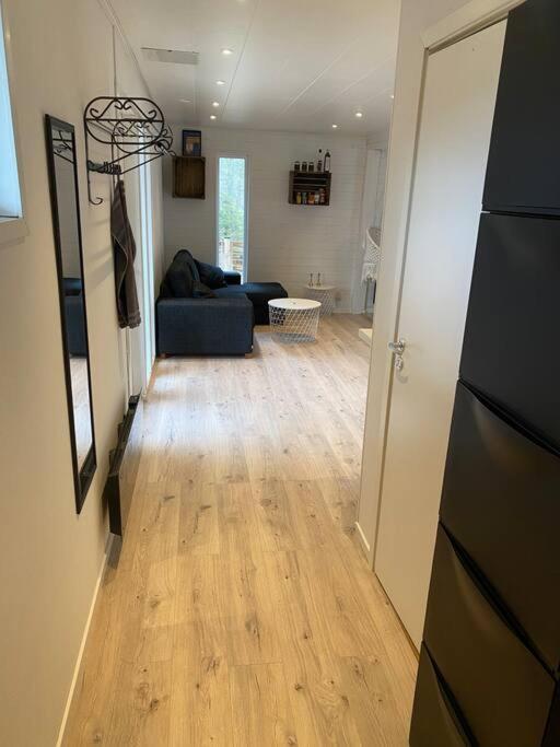 Stuga Pa Oe / Naerhet Till Vatten Mariestad Bagian luar foto