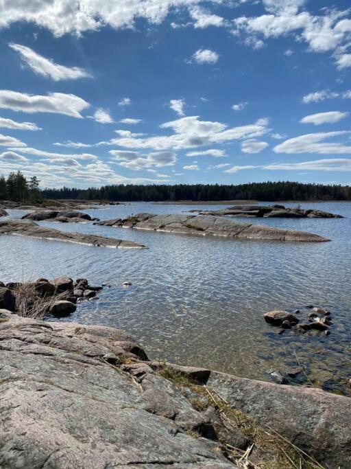 Stuga Pa Oe / Naerhet Till Vatten Mariestad Bagian luar foto